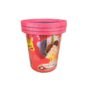 Cubo de basura cilíndrico rojo con pegatinas para uso en interiores y exteriores, contenedor de residuos de una sola capa de 290 g - Product Image 5