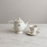 Service de table en céramique peint à la main, motif hirondelle en relief sous glaçure, design moderne et simple, comprenant bol, assiette, bouilloire, tasse à café haut de gamme