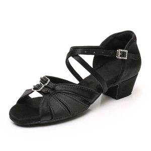 <span class=keywords><strong>Scarpe</strong></span> <span class=keywords><strong>da</strong></span> <span class=keywords><strong>ballo</strong></span> latine Cha Cha <span class=keywords><strong>da</strong></span> bambina con fondo morbido e <span class=keywords><strong>tacco</strong></span> <span class=keywords><strong>basso</strong></span> in pelle resistente in plastica per bambini <span class=keywords><strong>scarpe</strong></span> <span class=keywords><strong>da</strong></span> <span class=keywords><strong>ballo</strong></span> resistenti all'usura - Product Image 5