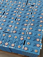 Batterie au lithium prismatique LiFePO4 3.2V 200Ah à coque plastique pour stockage solaire avec 6000 cycles et garantie de 5 ans