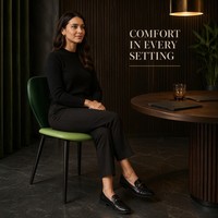 Chaise de salle à manger moderne, dossier incurvé vert foncé, assise rembourrée vert clair, pieds en métal noir, pour restaurant et café.