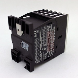 Contactor Eaton DILM7-10 24VDC para Montaje en Riel DIN, 3P 10A, Uso Industrial - Product Image 2