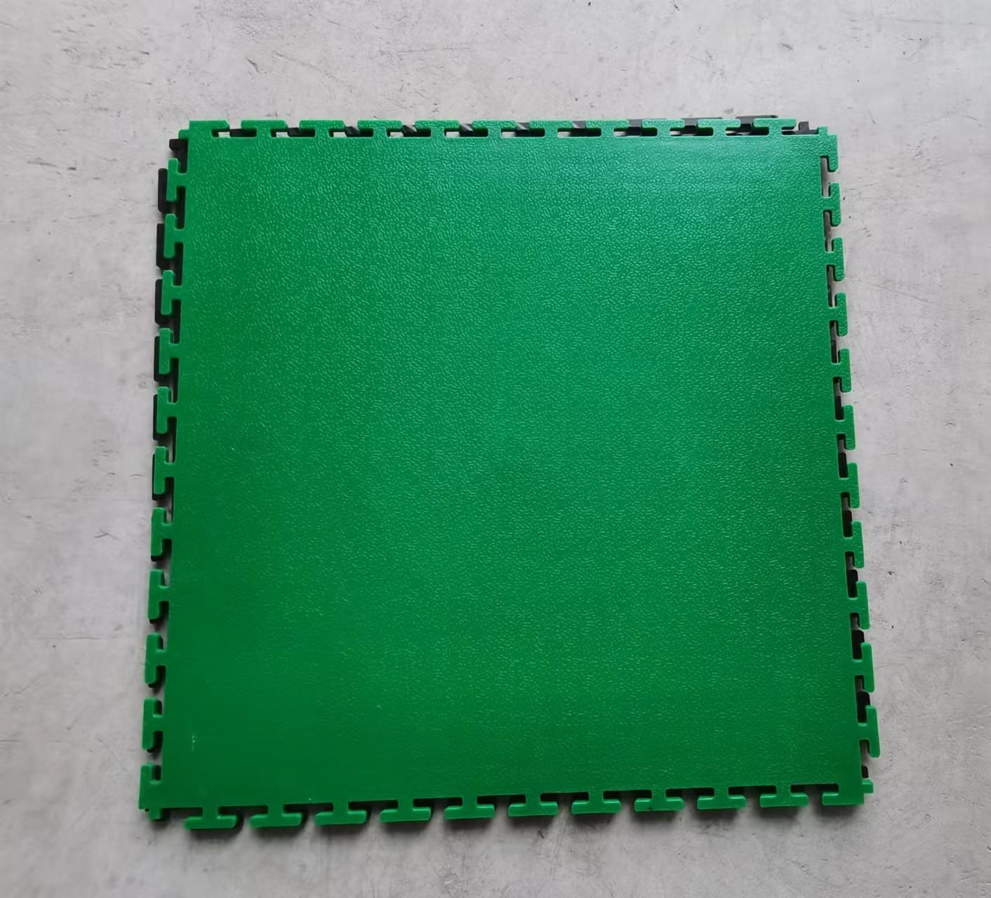 สีเขียว