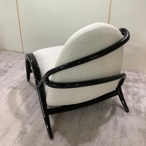 <span class=keywords><strong>Fauteuil</strong></span> d'appoint style Art Déco avec structure en bois noir brillant, tissu bouclé blanc, <span class=keywords><strong>fauteuil</strong></span> incurvé pour un intérieur luxueux et un hôtel de charme - Product Image 3