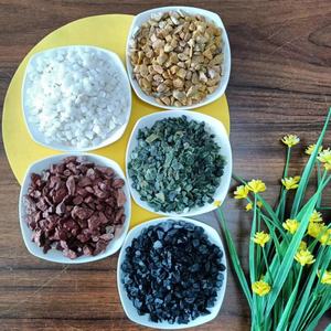 Klein Modern Design Niet-Giftig Quanerduo <span class=keywords><strong>Aquarium</strong></span> Grind Verpakt Kiezelsteen Zwarte Erwt Natuurlijke Getrommelde Stenen Pack Zand - Product Image 6