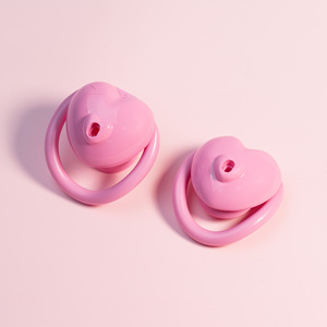 Dispositif <span class=keywords><strong>de</strong></span> <span class=keywords><strong>chasteté</strong></span> masculin en résine rose négative, <span class=keywords><strong>cage</strong></span> à pénis inversée avec plateau à urine, jouets sexuels BDSM <span class=keywords><strong>pour</strong></span> hommes gays - Product Image 1