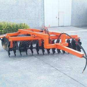 Herse <span class=keywords><strong>à</strong></span> disques lourde entraînée par un tracteur de 180 chevaux - Product Image 2