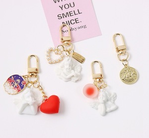 Colgante de moneda retro estilo coreano con perlas y conchas, moneda de oro de reina, llavero con estuche - Product Image 2