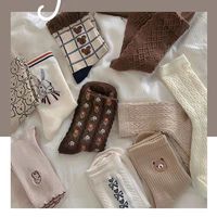 Chaussettes en pile personnalisées avec logo OEM, couleur café vintage, motif ours, style universitaire, chaussettes mi-hautes pour femmes, automne-hiver