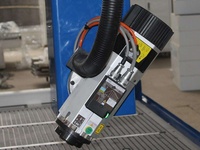 Routeur CNC 4 axes pour bois à traitement rapide 1325/1530 avec broches ATC, servomoteur Syntec, haute rigidité pour la sculpture sur bois et les sculptures métalliques