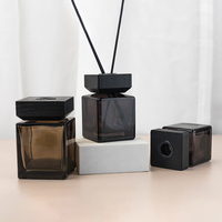 Bouteille diffuseur de parfum carrée en verre noir de 100 ml, 150 ml, 200 ml pour diffuseur à bâtonnets et parfum d'ambiance avec couvercle à vis en bois