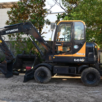 Mini-excavatrice sur pneus Hyundai 60VS d'occasion, 6 tonnes, avec chargeur d'origine coréen, prix bas, modèle HW60