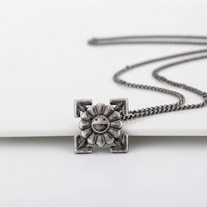 Yunnique-collar con colgante de cara sonriente de girasol, estilo Retro, creativo, de acero de titanio, joyería de moda Unisex - Product Image 2