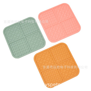 Tapis d'alimentation lente pour animaux de compagnie, carré, en silicone, hexagonal, à quatre compartiments, pour l'alimentation des chats et des chiens - Product Image 5