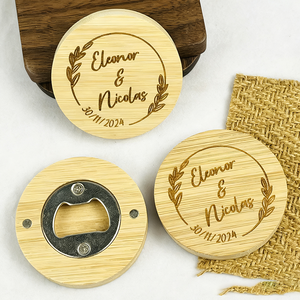 Abridor de botellas magnético redondo de madera personalizado, regalo de boda, regalos de boda para invitados. - Product Image 1