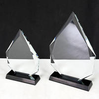 Trofeo de Cristal Personalizado con Forma de Torre, con Base Negra