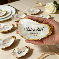 Marque-place personnalisé en coquille d'huître avec bordure dorée, nom personnalisé, cadeau souvenir pour invités de mariage