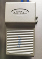 Machine de remplissage pneumatique semi-automatique verticale pour crèmes cosmétiques et pommades liquides