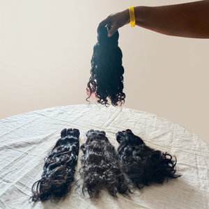 Extensions de cheveux humains indiens 100% naturels, ondulés, vierges, noirs naturels, doux et sans nœuds, pour la vente en gros et l'exportation - Product Image 1