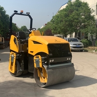 Rouleau compresseur combiné pneumatique Kubota de 2 tonnes, pompe à moteur, tambour avant en acier, roue arrière en caoutchouc, rouleau vibratoire