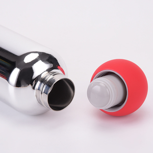 Bottiglia Termica Isolata in Acciaio Inossidabile di Qualità Premium, Resistente alla Corrosione e con Mantenimento a Lungo Termine della Temperatura - Product Image 3