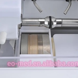 Machine à tailler les verres optiques SJG-7100 au prix le plus bas, capable de traiter les verres en résine, en verre et en polycarbonate, avec système de taillage automatique. - Product Image 3