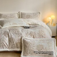 Literie moderne double face en velours de lait Ensemble de quatre pièces Motif solide Doublure en polaire chaude Housse de couette sculptée en polyester pour la maison