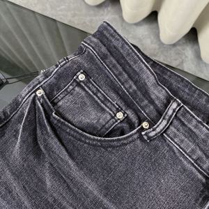 กางเกงยีนส์สกินนี่สีดำเทาแบบฟอกขาดสำหรับผู้ชาย รุ่น Amiri แต่งขอบรุ่ย - Product Image 3