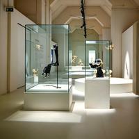 Mikroklimatisierte Museumsvitrinen und Freistehende Antireflexions-Glasvitrinen für Naturhistorische Museen