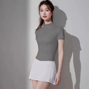 Maillot de tennis pour femme, personnalisé avec logo frontal, 82,5 % polyester, coupe slim, respirant, col ras du cou zippé, manches courtes, vente en gros - Product Image 5