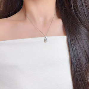 Pendentif unisexe en diamant de laboratoire platine taille émeraude certifié IGI avec pierres latérales, délicat breloque flacon de <span class=keywords><strong>parfum</strong></span> - Product Image 3