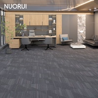 Gewerbliche PP-Teppichfliesen 50x50cm Vielseitige Graue Nadelstreifen-Schlingenflor-Modulböden für Büros und Hochfrequenzbereiche