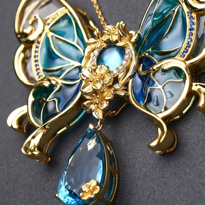 Colgante de mariposa neogótico de la serie Otherworld, de silicona y plata 925, con forma de corazón, chapado e incrustado con ónix, joyería vintage con ventana de esmalte - Product Image 2