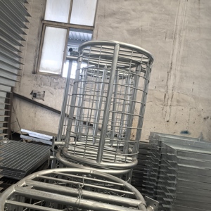 <span class=keywords><strong>Grille</strong></span> de drainage extérieure en acier au carbone durable et couvercle de <span class=keywords><strong>grille</strong></span> galvanisée pour tranchées d'évacuation des eaux pluviales - Product Image 3