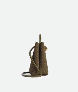 Bolso de mano pequeño Andiamo de Bottega BV en piel Intrecciato flexible con detalle de nudo distintivo y correa cruzada deslizante Veneta - Product Image 4