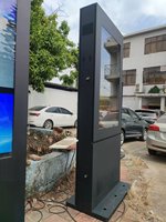 Totem publicitaire numérique double face sur pied pour extérieur, étanche IP65, haute luminosité, idéal pour les places, parcs et arrêts de bus