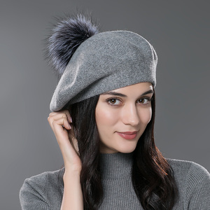 Bérets tricotés en gros pour femmes, collection automne-hiver, avec <span class=keywords><strong>pompon</strong></span> en fourrure personnalisé, bonnets unis tendance - Product Image 3