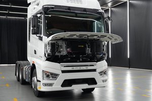 Nouveau tracteur routier FAW J7 6x4 à conduite à droite, Euro V, 550 CV, moteur diesel Fawde, suspension pneumatique, boîte automatique ZF 12 vitesses, caméra arrière - Product Image 4