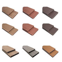 Dalles de terrasse en composite bois-plastique (WPC) à emboîtement, design moderne extérieur, imperméables, surface grain de bois, aspect teck