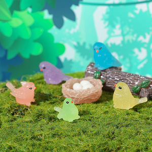 Adorno de resina en miniatura de un lindo pájaro que brilla en la oscuridad para decoración de escritorio y sala de estar, paquete de varias piezas - Product Image 3