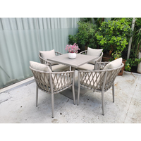 Ensemble de salle à manger en aluminium moulé et tissé avec corde en aluminium pour l'extérieur, bistro, café, table et chaises, design moderne commercial