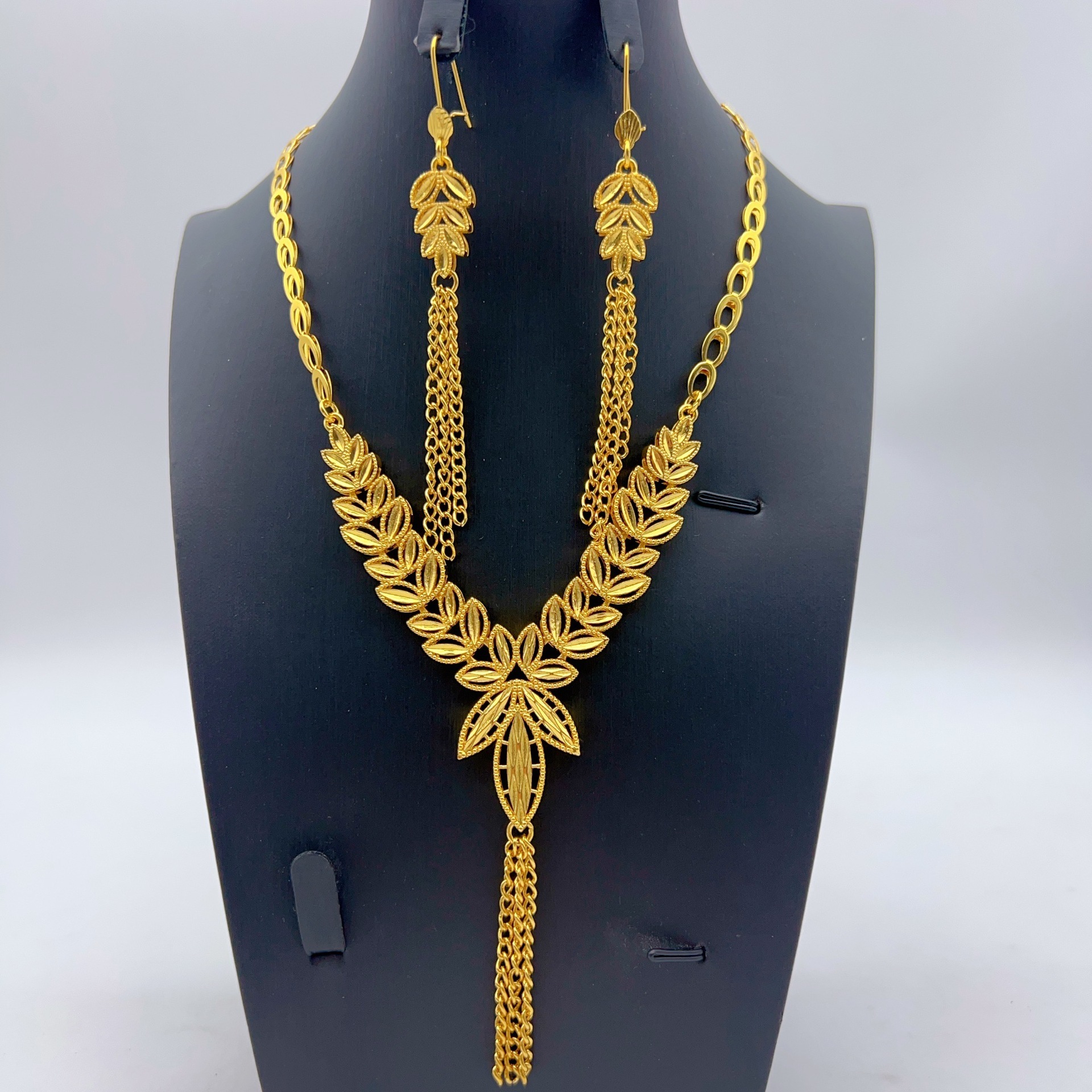 Ensemble collier et boucles d'oreilles en or Aml-144