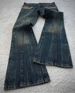Pantalon évasé sur mesure style hip-hop en denim sergé extensible délavé, coupe ample, avec rivets, effet boot-cut - Product Image 5