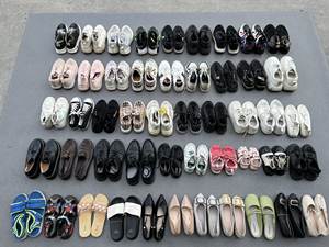 Chaussures d'occasion en balles mixtes Fournisseur Chaussures <span class=keywords><strong>de</strong></span> seconde main Grade A/B Vente en gros Marché africain Baskets Sandales <span class=keywords><strong>Bottes</strong></span> en vrac Scarpe Usate - Product Image 2