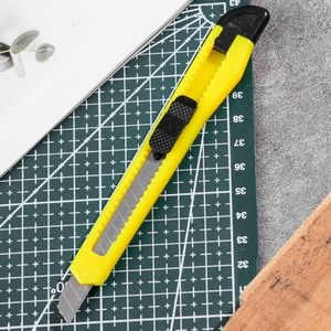 Couteau utilitaire 9 mm en promotion pour le bureau, l'école et les projets de bricolage – Personnalisation OEM prise en charge - Product Image 4