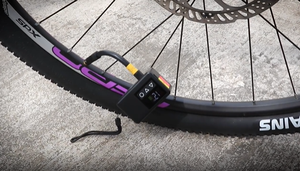Nouvelle pompe à pneu électrique miniature BL01 2025 avec moteur sans balais et éclairage d'urgence LED pour <span class=keywords><strong>vélo</strong></span> - Product Image 2