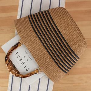 Bolso de mano de paja tejida con asa de bambú y rayas de colores contrastantes para mujer, ideal para el verano y la playa, venta al por mayor. - Product Image 4