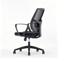 Chaise de bureau exécutive tout noire avec dossier en maille, accoudoirs fixes en plastique, pivotante et inclinable, avec roulettes, pour ordinateur