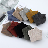 Chaussettes de sport d'été pour femmes Standard Vertical Crew couleur unie décontracté confortable antibactérien absorbant la sueur respirant