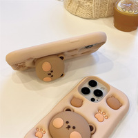 Coque de téléphone portable en silicone anti-stress en forme de petit ours à presser avec support pour 15 Pro Max/14 Pro/13 Pro/12 Pro/11 – Motif dessin animé